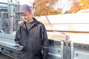  Zimmerermeister Markus Vollmer von der Vorderwisch GmbH aus Gütersloh lobt die Robustheit, kritisiert aber Menüführung sowie die Audio- und Bildqualität Foto: Thomas Wieckhorst 