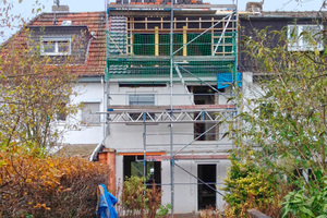  Das Dach erhielt zur Gartenseite eine geschosshohe Gaube mit Panoramafenster Foto: Björn Martenson 