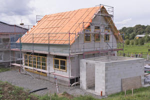  Das Haus in Borsdorf bei Leipzig vor dem Dämmen mit der KerndämmrolleFotos: Ursa 