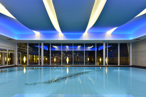  Die Decke im Schwimmbad des Fitness-Centers Elan in Hildesheim soll das Wellenbild des Wassers spiegelnFoto: Fermacell 