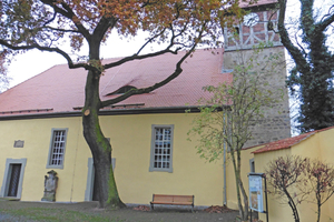  ... und die evangelische Kirche in Biederitz Fotos: Matthias Rau, Steinblock-Architekten 