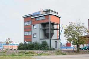  Heute beherbergt das umgenutzte Getreidesilo drei exklusive Ferienwohnungen. Das Bad der obersten Wohnung befindet sich im erhalten gebliebenen StahltrichterFoto: Thomas Wieckhorst 