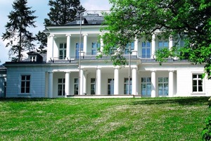  Nach der im vergangenen Jahr abgeschlossenen Sanierung erstrahlt das Goßlerhaus in Blankenese wieder in hellstem Hamburger-Weiß 