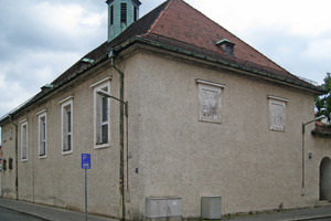  Die 1929 in Nürnberg errichtete St. Franziskuskirche vor Beginn der Sanierungs- und Umbauarbeiten 