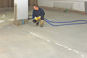  Links: Bodenplatte mit wasserundurchlässigem Beton ausgießen 