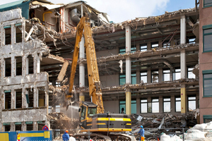  Vor Beginn eines Abbruchs sollte eine Beweissicherung über den Bauzustand benachbarter Immobilien erfolgen, um später die Ursache eventueller Beschädigungen eindeutig klären zu könnenFoto: malvine_99/Fotolia 