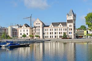  In den fünf neuen Normen zur Bauwerksabdichtung werden Planungsgrundlagen, Stoffe, Verarbeitung, Bemessung und Instandhaltung zukünftig bauteilbezogen behandelt. Das Foto zeigt die Hörder Burg in Dortmund, die mit Produkten von Staint-Gobain Weber abgedic 