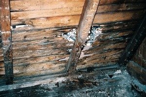  Der Dachstuhl war schadhaft und durch den Hausschwamm stark angegriffen 