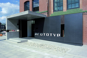  Eingang: Das 1. Obergeschoss beherbergt mittlerweile die Automobilausstellung „Prototyp“ 