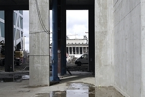  Die Durchwegung mündet auf der Nordseite in Portal IV mit Blick auf Schinkes Altes Museum 