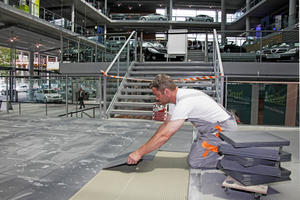  Auf der Grundierung konnten die Handwerker das großformatige Feinsteinzeug im Fließbettmörtel verlegenFotos: PCI 