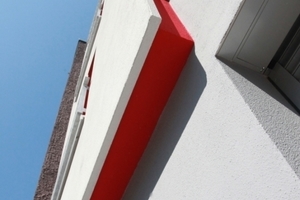  An der Fassade ergeben sich durch die Trockenbauweise mit zementgebundenen Bauplatten spannende Details 