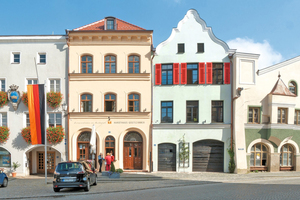  Der Sonderpreis „Denkmalschutz im Wohnungsbau“ ging an zwei Wohnhäuser am Marktplatz von Kraiburg/Inn Foto: Andreas Reithmeier 