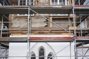  Auch das Fachwerk der im 17. Jahrhundert aufgestockten Kapelle wird restauriert 