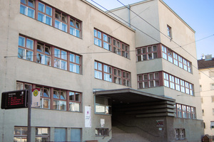  Innendämmung mit Zellulose sorgt auch in der „Neuen Mittelschule Hötting“ in Innsbruck (Tirol) für warme Räume 