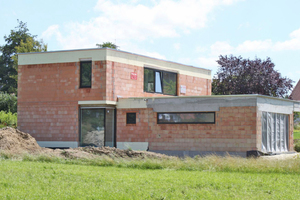  Individuell und energiesparend: Das Einfamilienhaus in Buch am Erlbach vereint moderne Architektur mit vorbildlichen Energiestandards. Foto: Leipfinger-Bader 