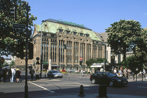  Der Kaufhof an der Kö von Josef Maria Olbrich ist eines der schönsten Warenhäuser Deutschlands. Im vergangenen Jahr wurde die Fassade umfassend restauriert
 