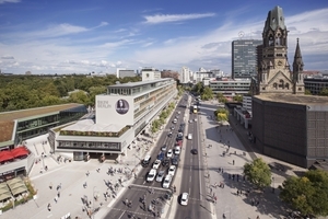  Der langgezogene Flachbau des in der Zeit von 1955 bis 1957 nach Plänen der Architekten Paul Schwebes und Hans Schoszberg erbaute Berliner Bikinihauses wurde umfangreich erweitert, rekonstruiert und saniert  Foto: Franz Brück 