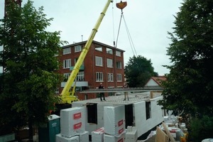  So entstand das Architekturbüro in Gütersloh: vom Rohbau über den Dachaufbau, die Fassadendämmung und den Anstrich, bis zum fertigen Passivhaus. Unter www.bauhandwerk.de finden Sie einen Zeitrafferfilm, der die komplette Bauphase bis zur Fertigstellung im Frühjahr dieses Jahres zeigt 