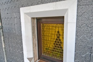  In Verbindung mit Lichtkeil-Elementen bieten sich attraktive Gestaltungsmöglichkeiten auch an Fenstern und Türen 