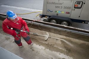  Besonders effektiv und schonend für den Bestand kann der Beton mit dem Wasserhöchstdruck-Verfahren abgetragen werdenFotos: Woma 