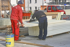  Die Großformatplatten lassen sich direkt auf der Baustelle zuschneiden 