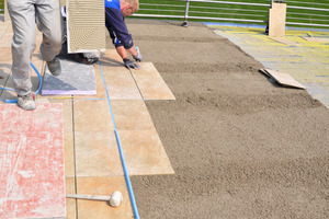  Die Drainagematten AquaDrain EK kamen auf der Dachterrasse zum Einsatz, um den neuen Belag langfristig vor Schäden durch Wasser und Frost zu schützen 