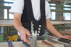  Zimmerermeister Markus Vollmer von Holzbau Vorderwische hatte die Latthämmer mehrere Monate lang auf Baustellen im Einsatz Fotos (2): Thomas Wieckhorst 