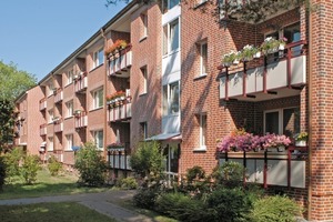  Die neu gestaltete Fassade der Wohnanlage in Hamburg-Stellingen zur Gartenseite 