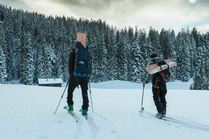  Ausrüstung, Klamotten, Proviant und Maschinen schleppten Manuel und Stefan meist im Rucksack selbst hinauf auf die Berghütte 