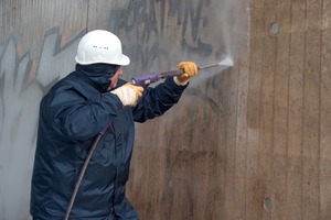  Fassadenreinigung und Entfernung von Graffiti mit dem Hockdruckreiniger mit 130 bar WasserdruckFotos (3): Scheidel 