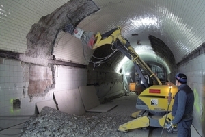  Im ersten Arbeitschritt wurden die alten Fliesen abgefräst und der Beton entferntFoto: HC Hagemann 