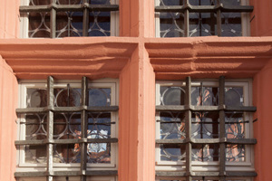  Kreuzstockfenster mit den von Mund geblasenen Tafelgläsern 