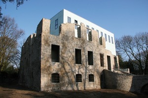  Anfang Mai wurde der so genannte „Kubus“ in der Ruine des Hauses Weitmar in Bochum eröffnet 