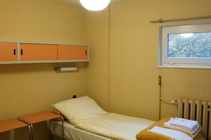  Schlafzimmer in der weitgehend original erhaltenen Musterwohnung im zweiten Obergeschoss 