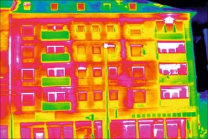  Die Thermografie zeigt, wo man bei diesem Gebäude die ernergetischen Leckagen findet. Wo man die zur Sanierung passenden Fördermittel bekommt, steht im Netz unter www.foerderdata.de   