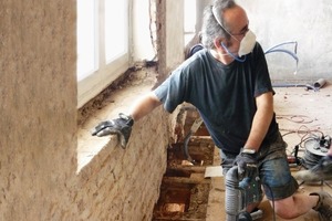  Zusammen mit dem Ziegelmauerwerk legten die Handwerker auch die zum Teil verfaulten Köpfe der Holzbalkendecken frei 