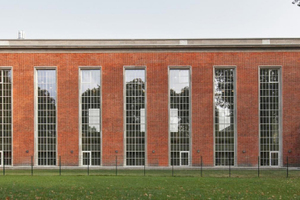  Die 1937 in der Berliner Finckensteinallee erbaute Schwimmhalle steht heute unter Denkmalschutz  