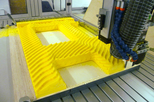  Die Wärmestromdichte wird von der Dreiachs-CNC-Fräsmaschine in ein Modell aus Polystyrol „übersetzt“ 