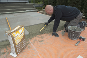  ... und anschließend auf der Einkornmörtel Matte in 5 cm Dicke aufgebaut 