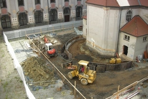  Vorbereitende Arbeiten für den Anbau am Chor der im Klosterhof erbauten Kirche 