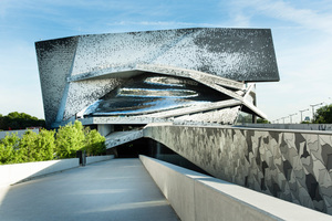  Außenansicht der Philharmonie in Paris nach Plänen des Architekten Jean Novel 