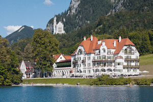  Das Museum der bayerischen Könige liegt eingebettet zwischen dem Alpsee, dem Schloss Hohenschwangau und NeuschwansteinFotos: © by Wittelsbacher Ausgleichsfonds,  Marcus Ebener 