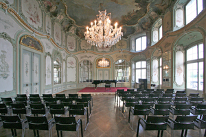  Glanzstücke im Schloss sind die lediglich mit einem trockenen Schwamm gereinigten Fresken im Rokoko-Festsaal 