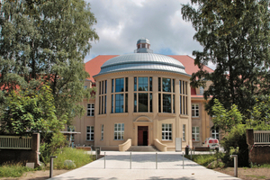  Der Campus Schillingallee bildet zukünftig das Zentrum der Universitätsmedizin Rostock. Im Bild: die Chirurgische Klinik und die Poliklinik Rostock Foto: Universitätsmedizin Rostock 