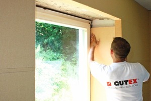  Besonderer Sorgfalt bedürfen im Zuge einer Innendämmung die Fensterlaibungen. Hier sollte mindestens eine 20 mm dicke Holzfaserplatte verarbeitet werden<br /> 