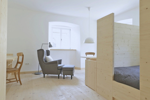  Wohn- und Schlafzimmer eines der Gästeappartements Fotos: Steffi Röttele 