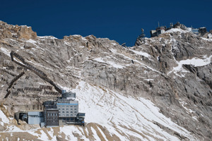  Neuer Boden für Deutschlands höchste Baustelle: Im Aufenthaltsraum der Umweltforschungsstation auf der Zugspitze wurde der GIFAfloor-Flächenhohlboden FHBplus 25+18 eingebautFoto: Knauf Gips KG/ YourPhotoToday/P 