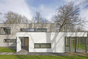  Das vormals eingeschossige Siedlerhäuschen mit Satteldach wurde zu einem zweigeschossigen Wohnhaus mit Flachdach umgebaut Foto: Robert Mehl 