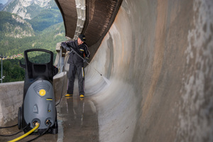  Für die Reinigung der Betonflächen der Fahrrinne kamen Kaltwasser-Hochdruckreiniger vom Typ HD 10/23-4 S zum EinsatzFoto: Kärcher 